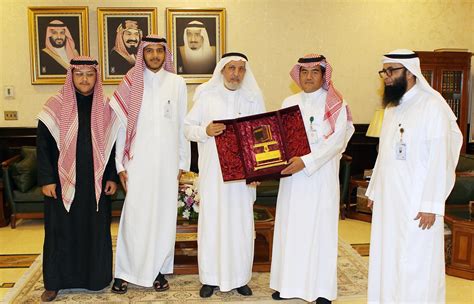 UQU President Honors Administration Manager of the College of Islamic ...