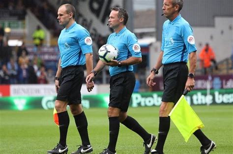 Officials in Football | Roles and Responsibilities of a Referee - UK ...