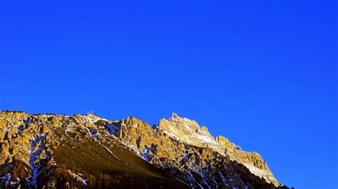 Rock formation under blue sky during daytime photo – Free Mountain range Image on Unsplash