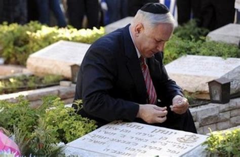Netanyahu visits gravesite of brother Yoni on anniversary of Entebbe raid - The Jerusalem Post