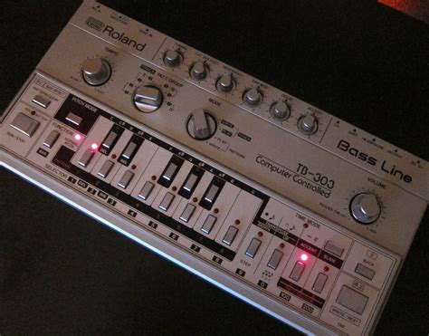 MATRIXSYNTH: Roland TB-303 Bassline SN 110300