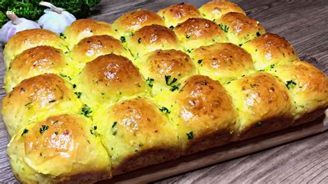 Easy No-Knead Garlic Butter Bread Rolls Recipe