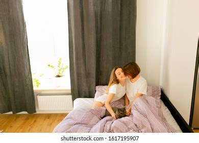 Girls Couple Playing Bed Cat Stock Photo 1617195907 | Shutterstock