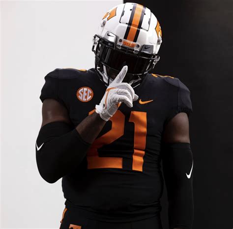 Tennessee Football Dark Mode Uniform — UNISWAG