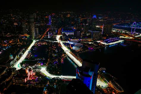 View of the Singapore Grand Prix Circuit at night : F1Porn