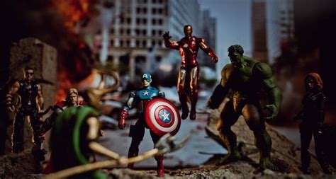 The Avengers Assemble…as Action Figures! The (Sort of) Hulk Revealed! – The Reel Bits