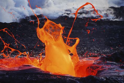 Photos of world's largest lava lake inside active volcano Nyiragongo ...