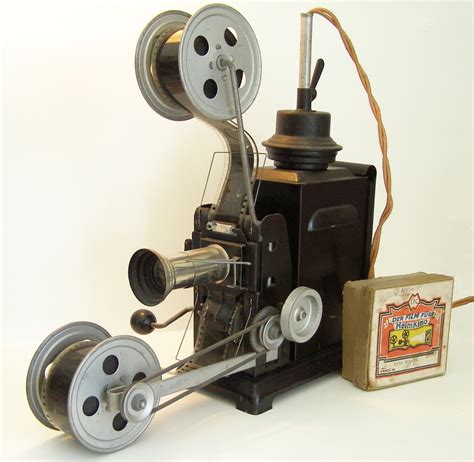 File:Manual film projector.jpg - Wikimedia Commons