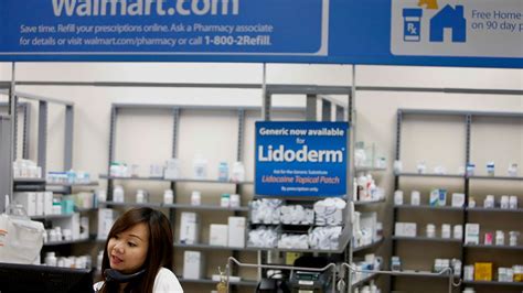 Walmart raises pay for thousands of opticians after pharmacists get wage bump | Fox Business