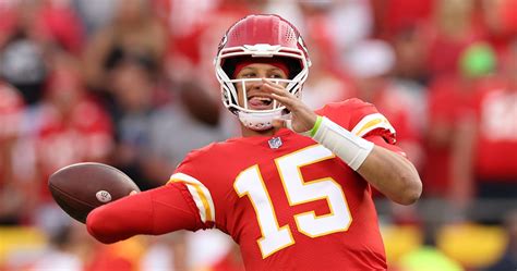 Chiefs' Patrick Mahomes Deemed Lucky by Twitter to Escape with Win vs. Chargers | News, Scores ...