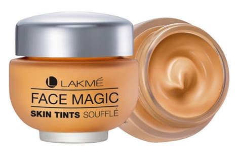 5 Best Lakme Foundation for Oily, Combination, Dry Skin in India: (2020)