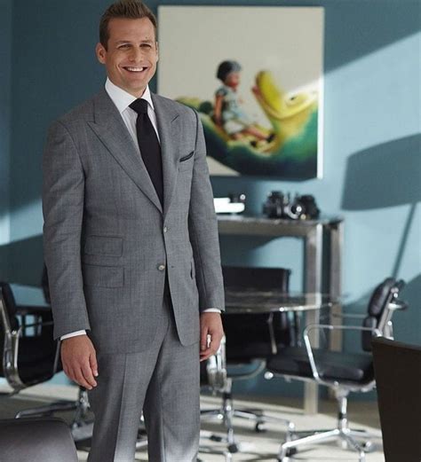 Harvey Specter - Suits | Ternos pretos masculinos, Homens de terno, Terno e gravata