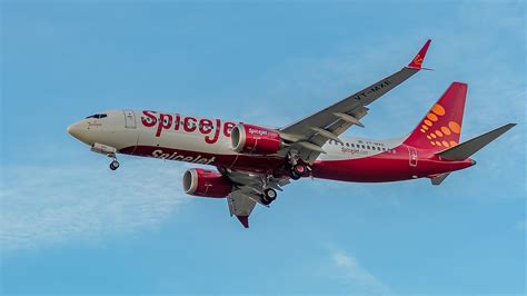 Spicejet B38M near Mumbai on Dec 9th 2021, engine shut down in flight ...