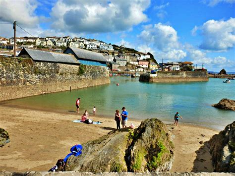 Mike's Cornwall: Mevagissey Outer Harbour, Lighthouse and Beach.