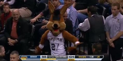 The San Antonio Spurs Mascot Lost His Eyes (VIDEO) | HuffPost