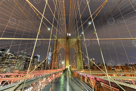 Brooklyn Bridge at Night 16171612 Stock Photo at Vecteezy