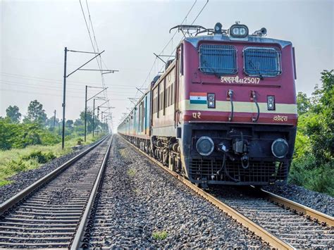 Train Cancelled : आज रेल्वेकडून 261 गाड्या रद्द !!! घर सोडण्यापूर्वी ...