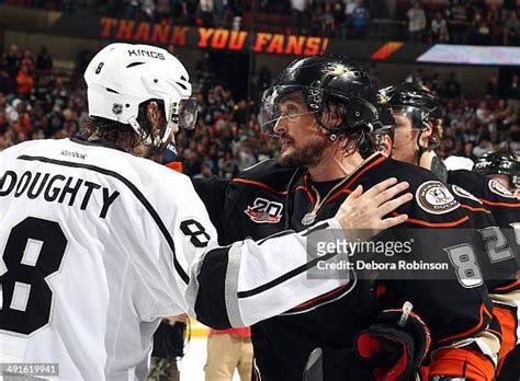 667 Teemu Selanne Stanley Cup Photos & High Res Pictures - Getty Images