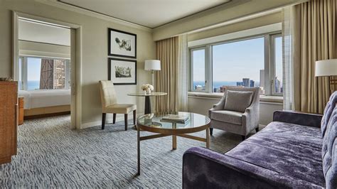 Luxury Hotel Rooms & Suites Chicago | Downtown | Four Seasons