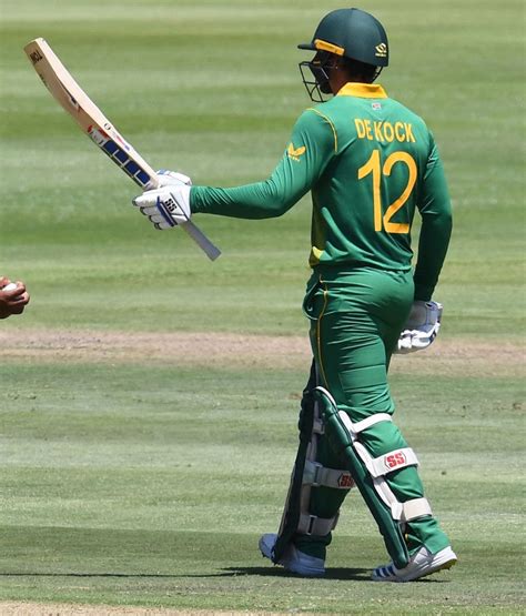 Quinton de Kock raises his bat after completing a half-century | ESPNcricinfo.com