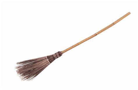 Parts of a Broom Explained (with Diagram) - Homenish