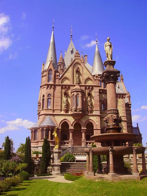 Niemcy: Nowy "zamek smoka" - Schloss Drachenburg