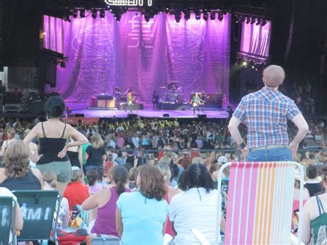 Lawn Seats at Hollywood Casino Amphitheatre - RateYourSeats.com