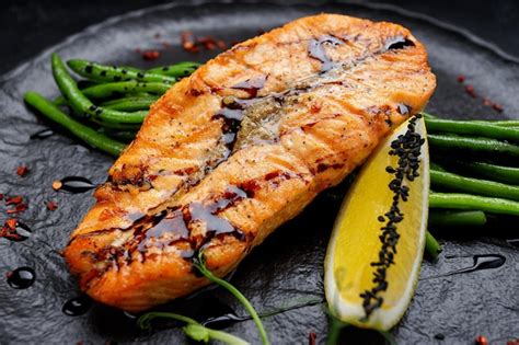 Premium Photo | Grilled salmon steak with asparagus and lemon