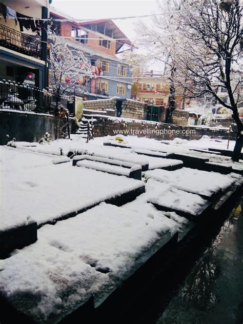 First snowfall of this season in Kullu-Manali | Season's first snowfall | TravellingPhone