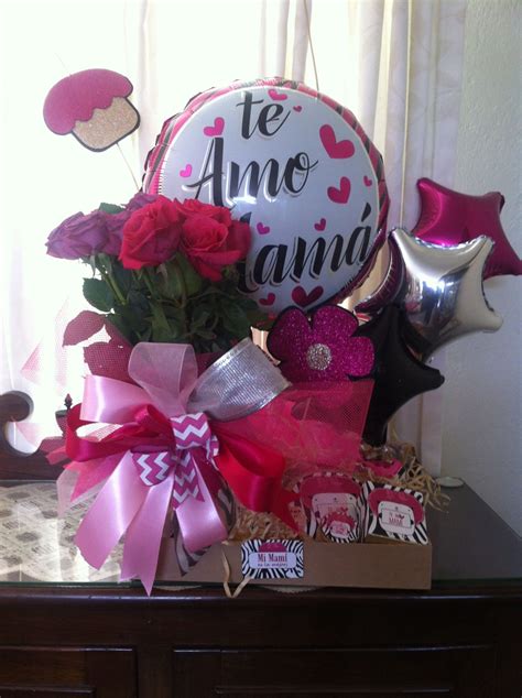 Variedad de Globos Dia de la Madre con accesorios para comprar