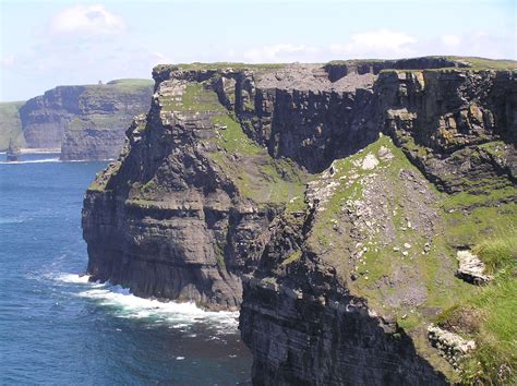 File:Cliffs of Moher, looking north.jpg - Wikipedia, the free encyclopedia