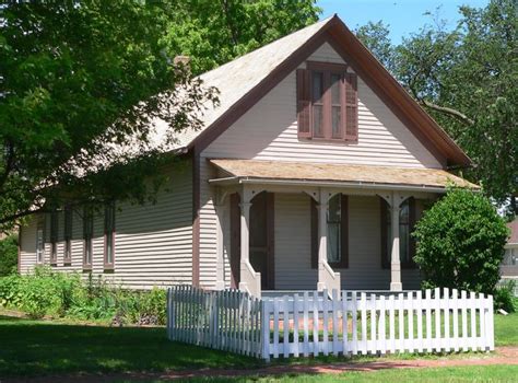 Willa Cather house Red Cloud, Nebraska | House styles, House, Nebraska