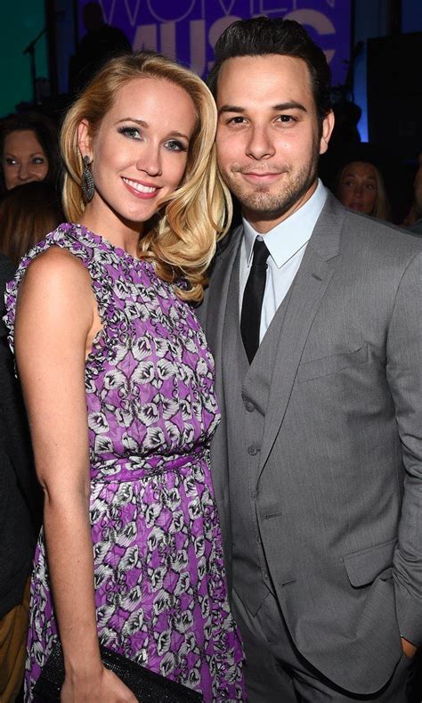 Pitch Perfect Stars Skylar Astin and Anna Camp Are Engaged! | Anna camp ...