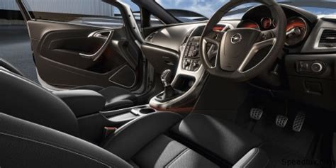 Opel-Astra-GTC-interior