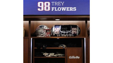 Inside the Patriots locker room and player arrivals prior to Eagles vs ...