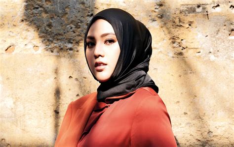 Multilingual Malaysian Singer Shila Amzah On Hitting The Big Time In ...