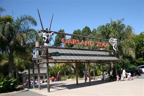 File:Oakland Zoo entrance.jpg - Wikimedia Commons