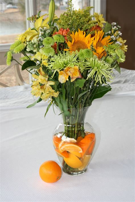 Everyday Entertaining: Flower Arrangements with Fruit - DIY Projects