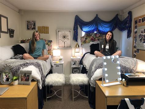 We love how cozy this special dorm is! #dorm #cozy #college #acu | Luxury dorm room, Dorm room ...