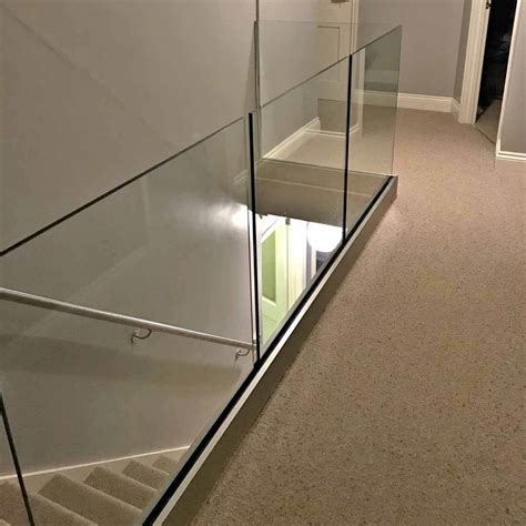 Glass railing with solid aluminum base – Yurihomes