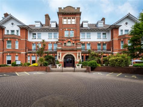 Hotels Near Farnborough: Holiday Inn Farnborough