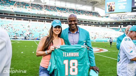 Miami Dolphins Celebrate 100 Yards Of Giving