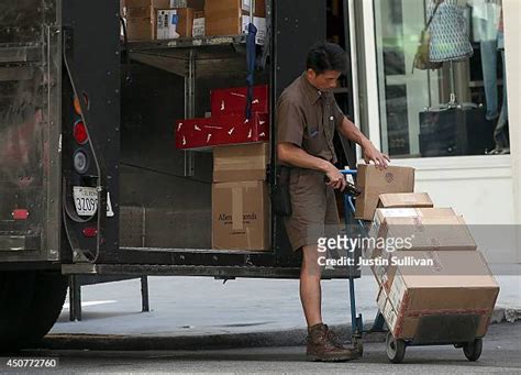 Ups Box Size Photos and Premium High Res Pictures - Getty Images