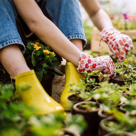 24 Best Gardening Shoes 2022 - Supportive Gardening Clogs and Boots