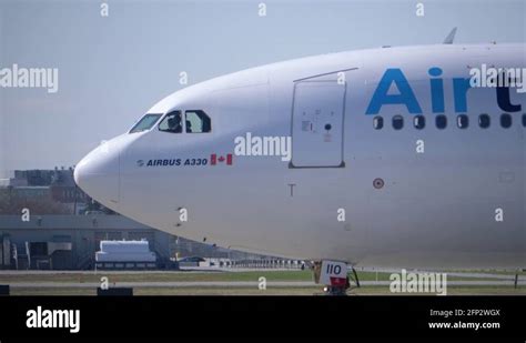 Airbus a330 cockpit Stock Videos & Footage - HD and 4K Video Clips - Alamy