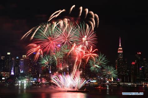 Fireworks light up New York sky to mark Chinese New Year - Xinhua ...