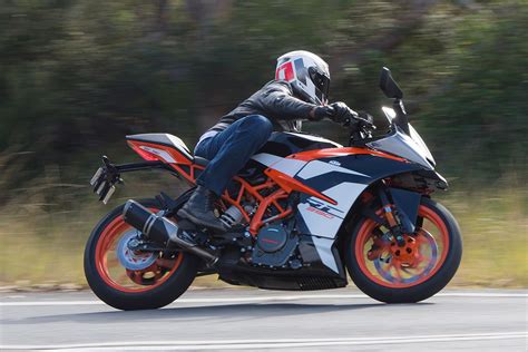 Review: 2017 KTM RC 390 - CycleOnline.com.au