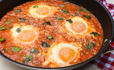 Uova alla contadina (saucy peasant eggs) - Italian Spoon