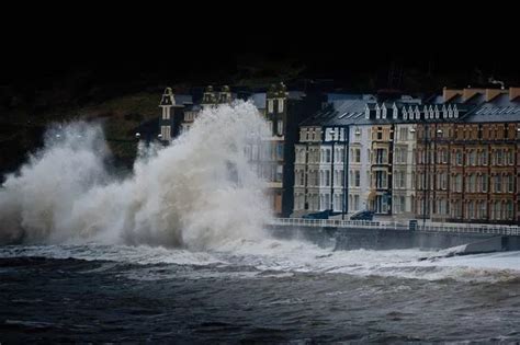 UK weather: Fierce storms could batter Britain for another TWO WEEKS - Mirror Online