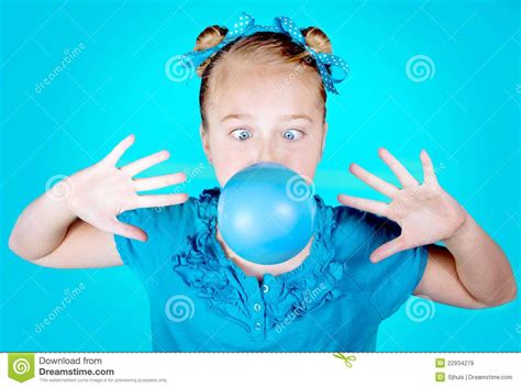 women blowing bubble gum | Blowing bubble gum, Blowing bubbles, Bubbles